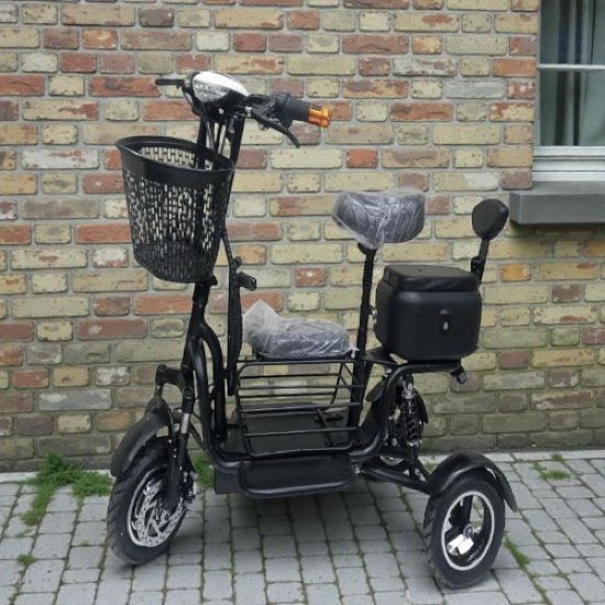 صورة سكوتر كهربائي 1200 واط – تصميم عملي مع سلة أمامية ومساعدات